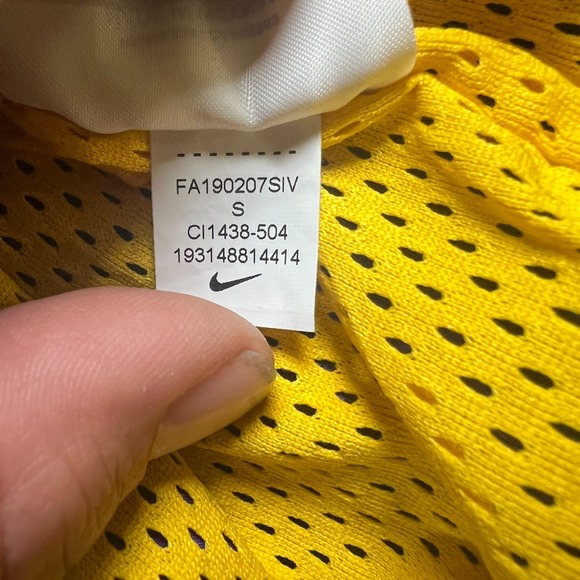 Los Angeles Lakers Windbreaker Jacket Mens Small Yellow Nike Basketball Team NBA - Picture 11 of 14
